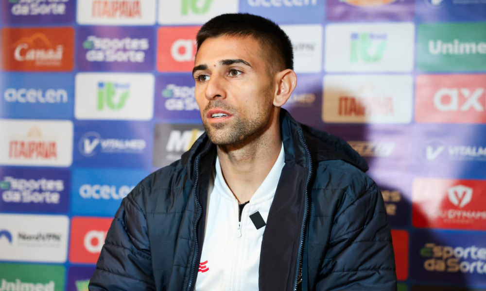 Acevedo, em coletiva na Espanha