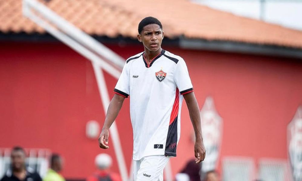 Foto de Hiago Moura, o Hiaguinho atuando com a camisa do Vitória - Foto: Divulgação / Madson Deleon