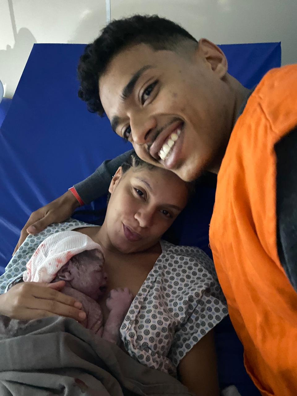 Ravi nasceu apenas 2 minutos após o ano novo, na Maternidade Tsylla Balbino, em Salvador.