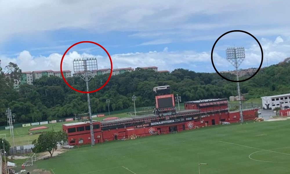 Torres de iluminação do Barradão sendo trocadas - Foto: Leitor BNews