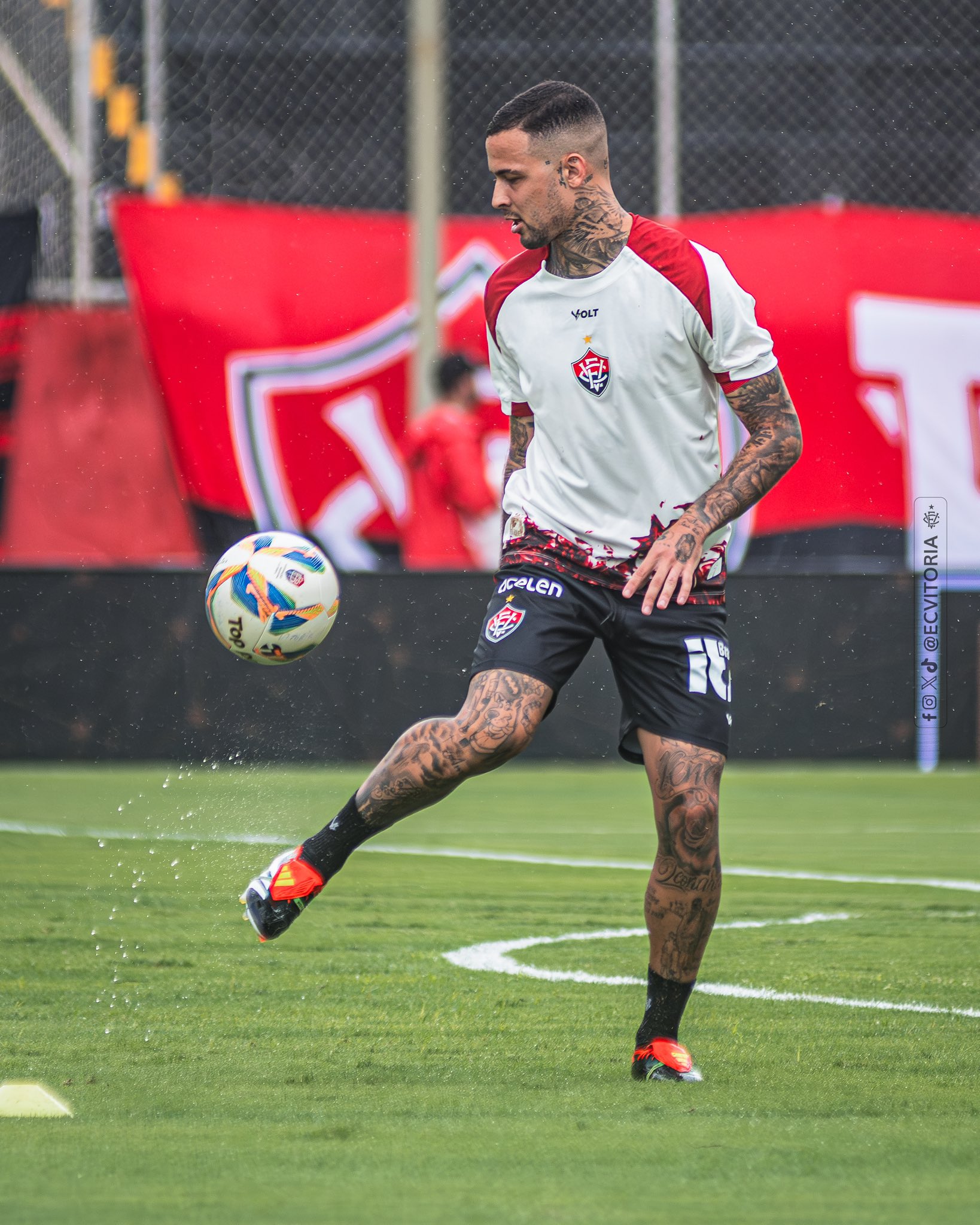 Thiaguinho antes do jogo de estreia pelo Baianão, contra o Barcelona de Ilhéus