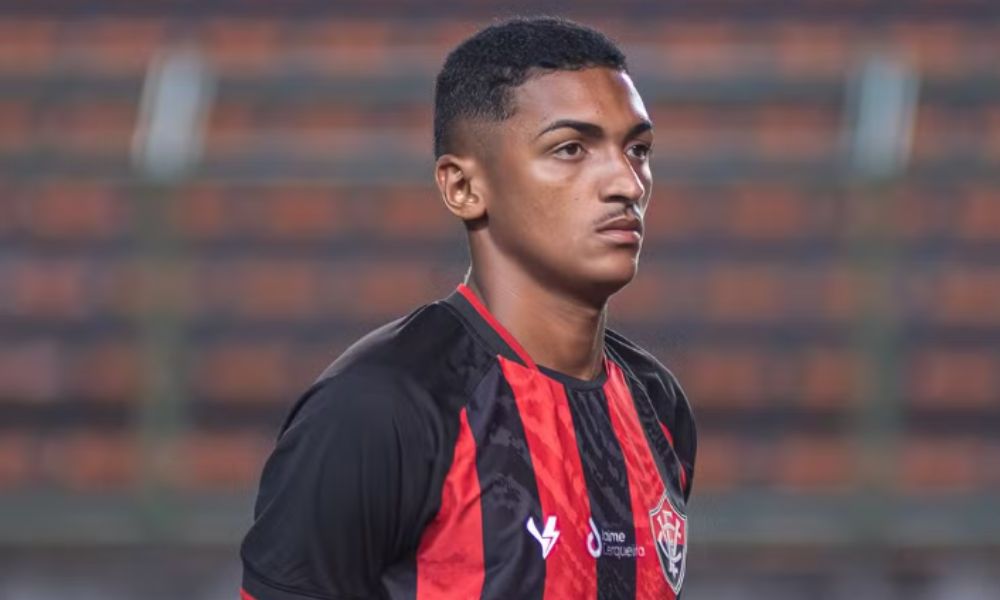 Lateral-Esquerdo Pedro Henrique em atuação com a camisa do Vitória - Foto: Victor Ferreira / EC Vitória