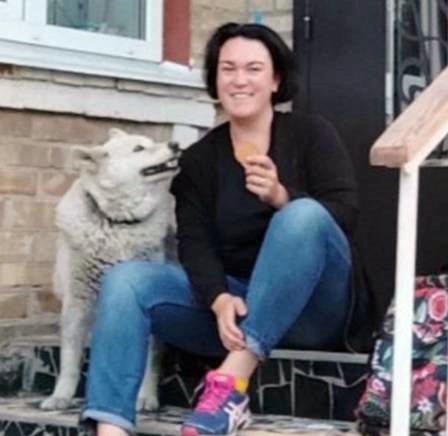 Família foge de bombardeio russo, abandona pet e quando retorna encontra surpresa