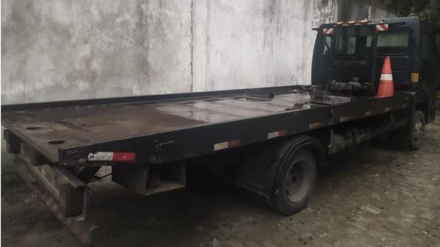 Caminhão prancha apreendido