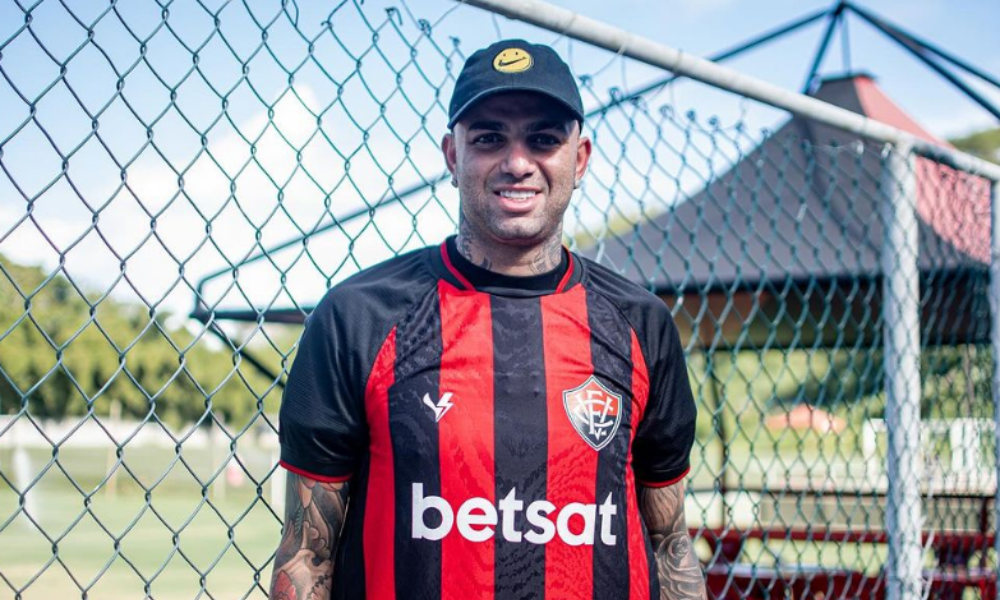 Luan, ex-jogador do Vitória, quando foi apresentado pelo Leão da Barra