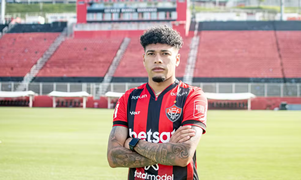 Filipe Machado, em apresentação no Barradão