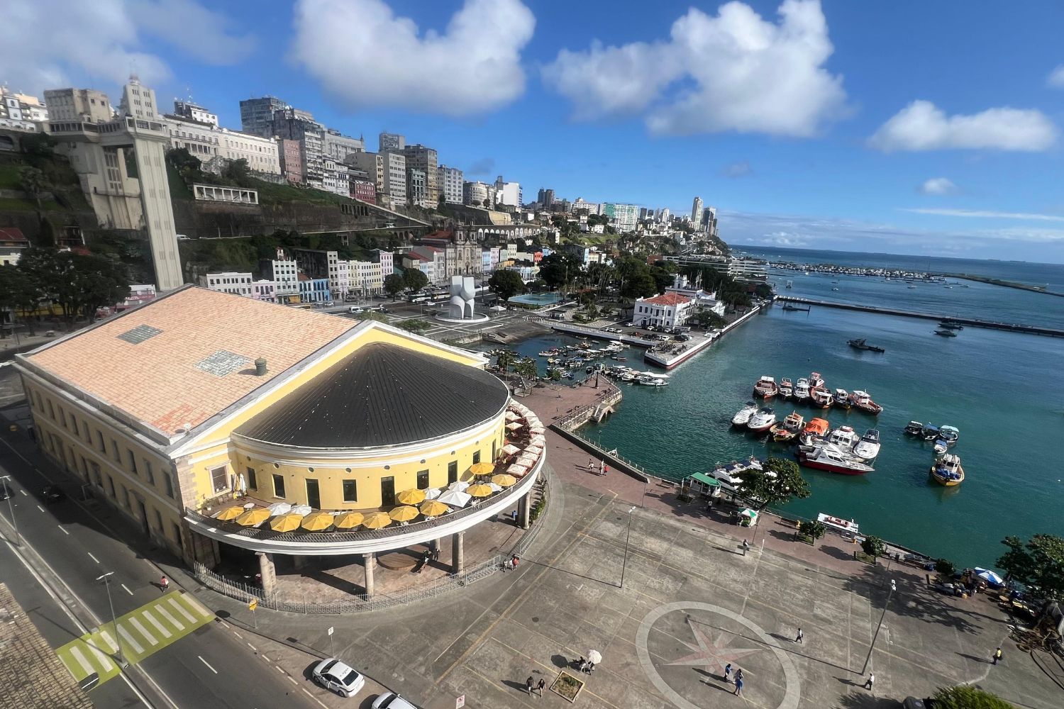Parte da vista de um dos imóveis à venda no Centro