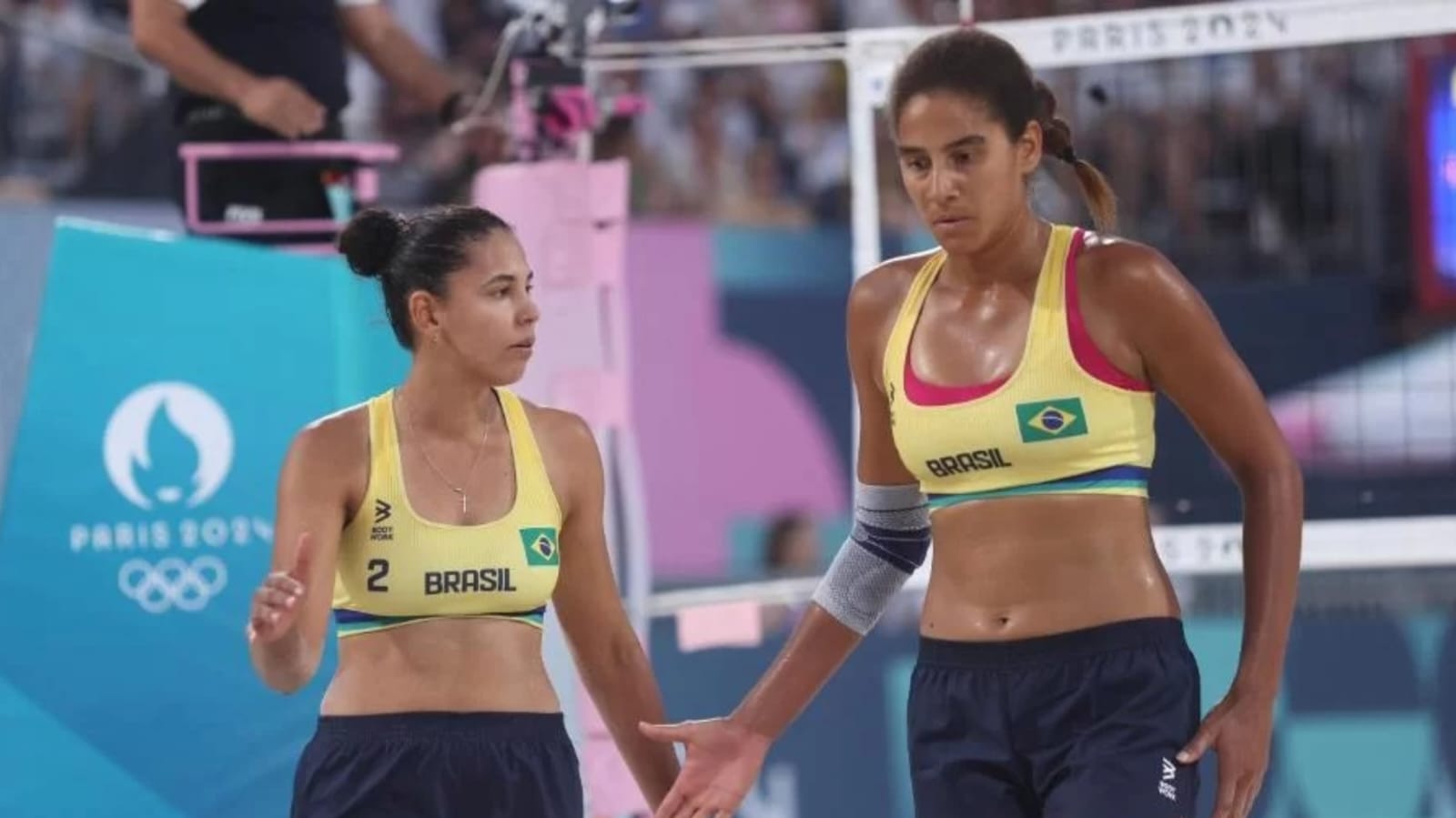 Olimpíada Paris Ana Patrícia e Duda desbancam espanholas no vôlei de praia e avançam na competição