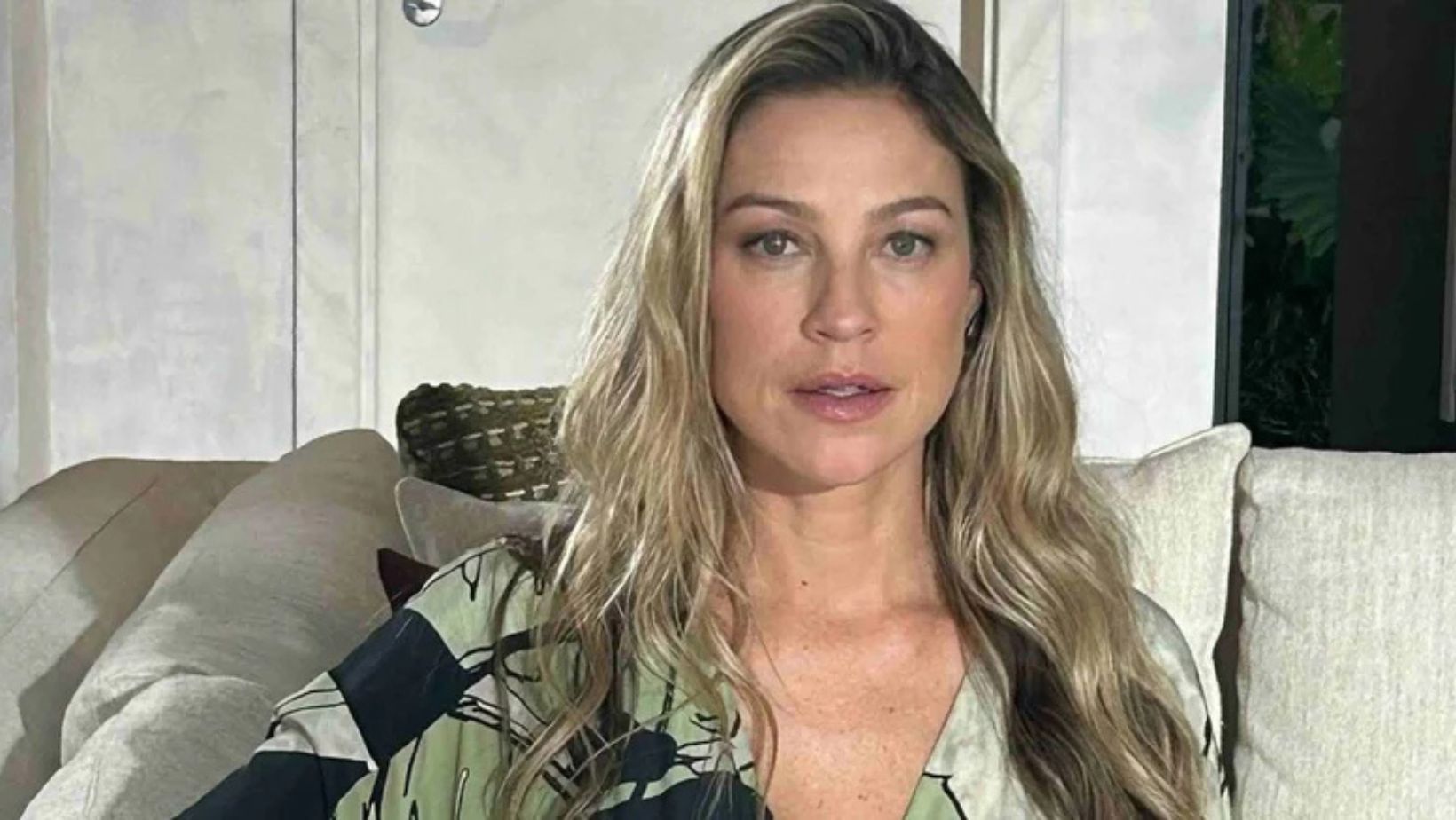 Atriz contou que foi procurada para interpretar uma assaltante de bancos na série e comemorou a decisão de ficar fora da produção — Foto: Reprodução/Instagram