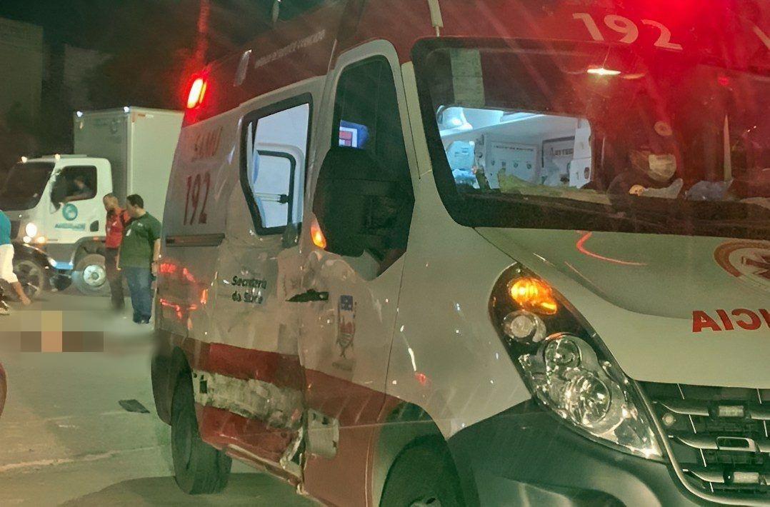 VÍDEO: Motociclista morre em colisão com ambulância do Samu