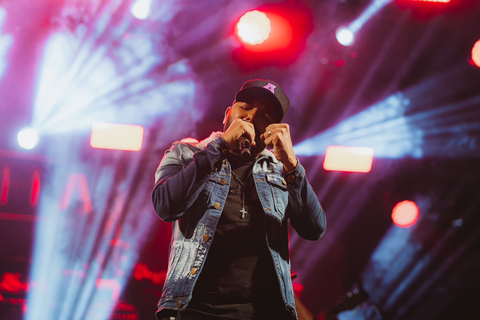 Flávio José e Unha Pintana agitam público em Sebastião do Passé no sábado (24)