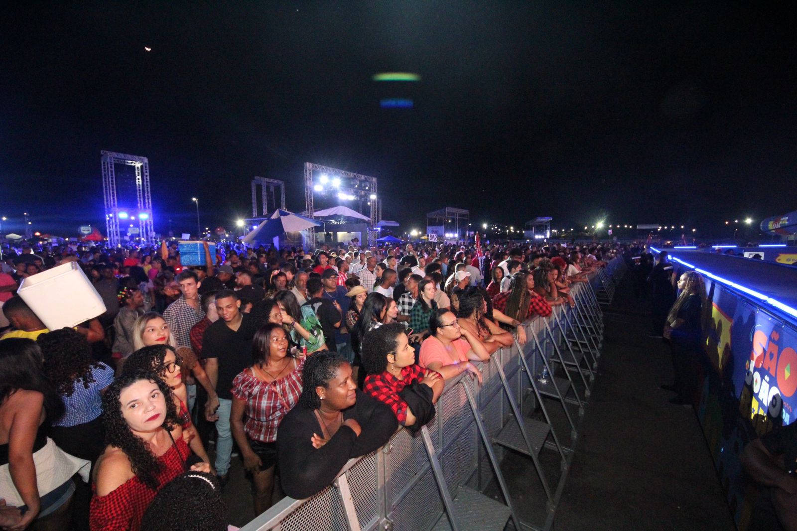 Maiara e Maraísa e e Mateus comandam festa no Parque de Exposições neste sábado (24); veja Maiara e Maraísa e e Mateus comandam festa no Parque de Exposições neste sábado (24); veja