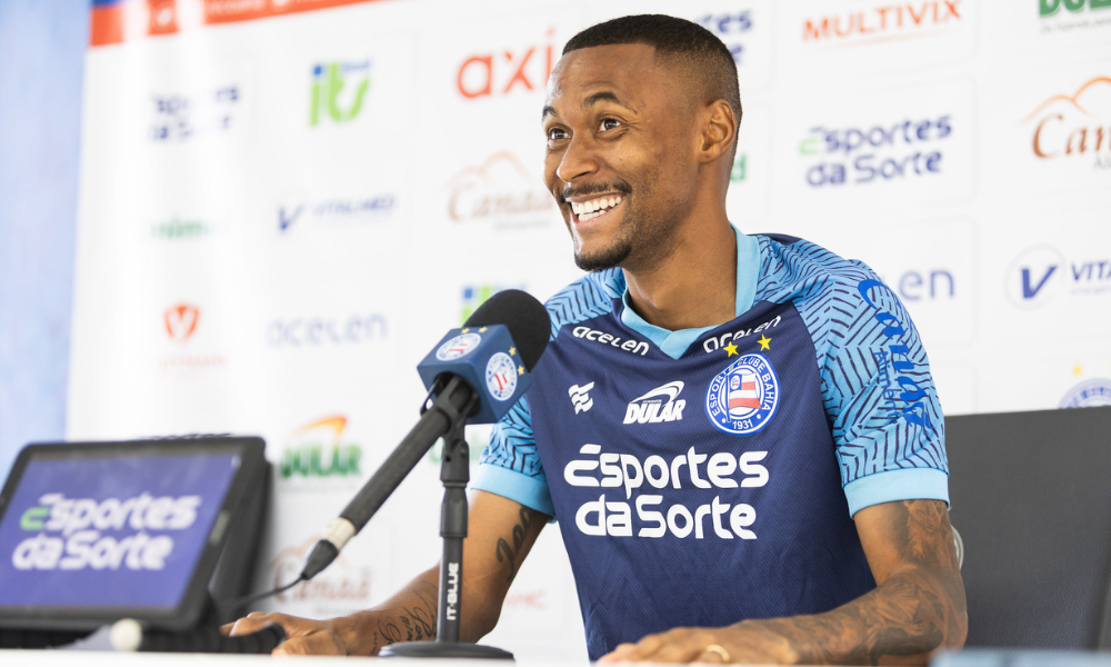 Ademir em coletiva no CT Evaristo de Macedo
