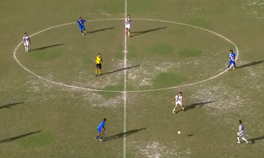 Atual estado do gramado de Pituaçu, no jogo entre Galícia x Flu de Feira, pela Série B doi Baianão