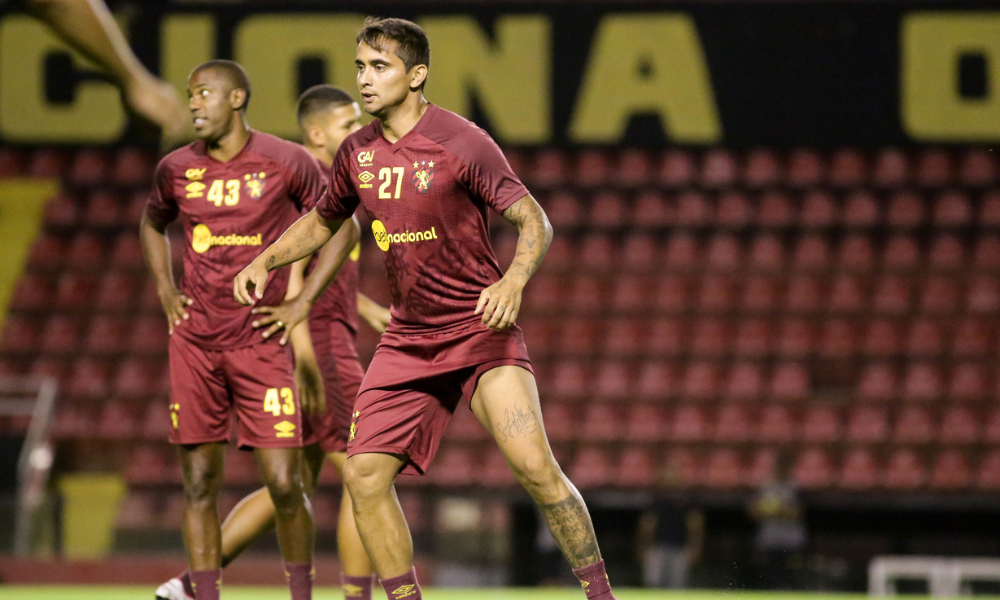 Everton Felipe durante treinamento pelo Sport, em 2022