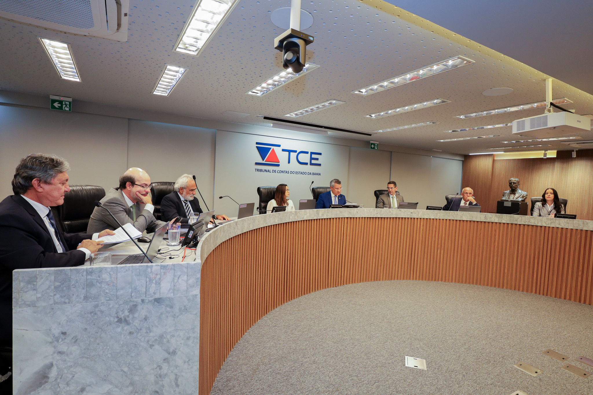 Conselheiros do TCE reunidos
