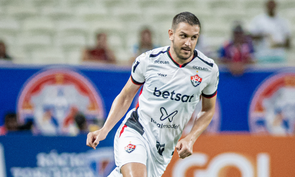 Bruno Uvini, agora ex-zagueiro do Vitória