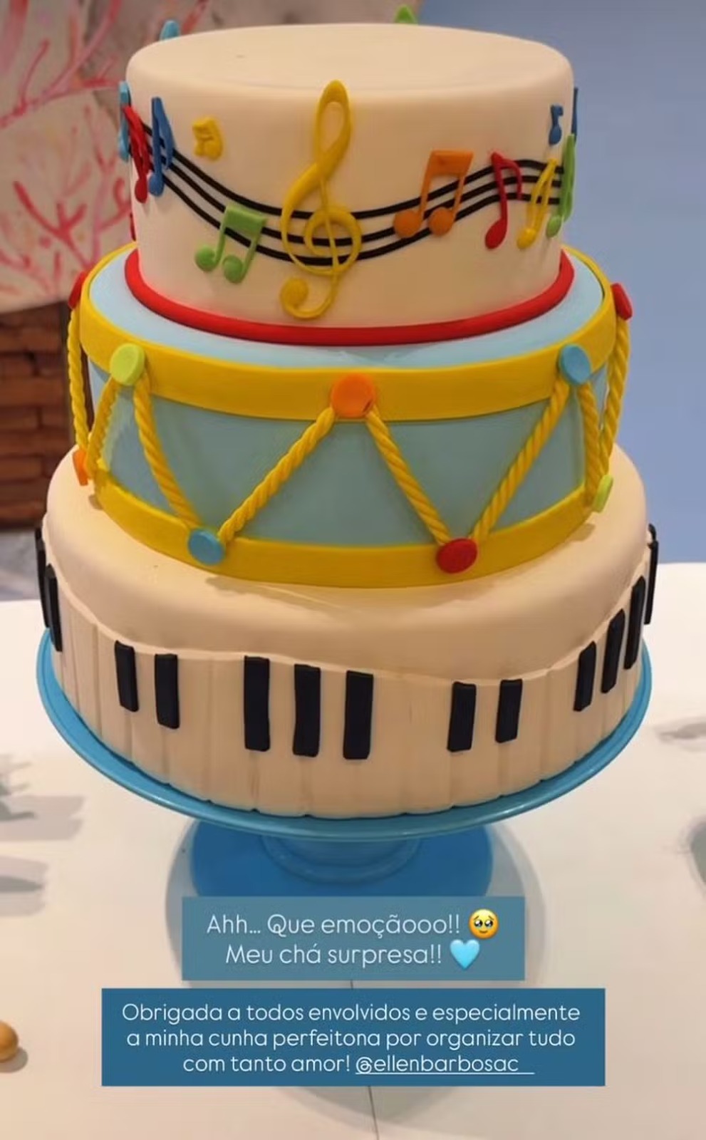 Carol Peixinho ganha ch&aacute; de beb&ecirc; surpresa &mdash; Foto: Reprodu&ccedil;&atilde;o/Instagram