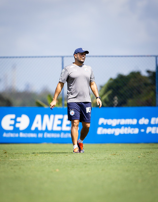 Léo Galbes comandará o Bahia contra o Confiança