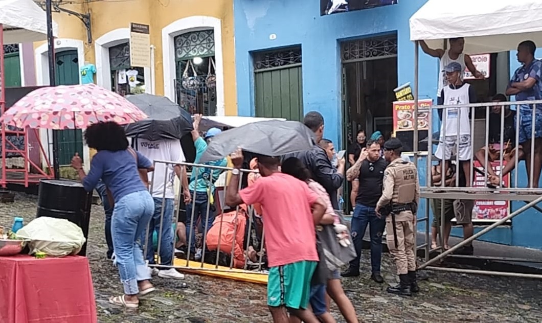Turistas em atendimento