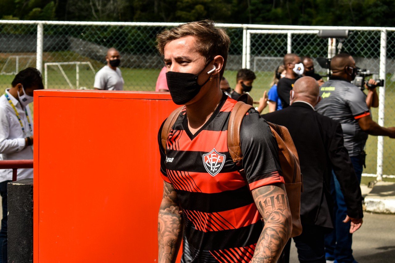 Mesmo sem anúncio oficial, Wesley Pionteck é regularizado e pode jogar pelo  Vitória - NE45