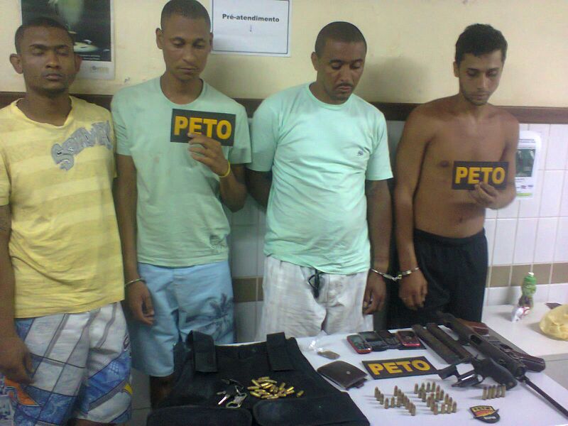 Traficantes são presos com submetralhadora exclusiva do Exército Brasileiro