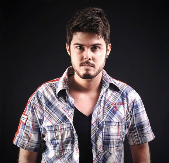 Lucas Cart é vocalista da banda Kart Love