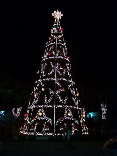 Presente de Noel: árvore em Madre de Deus custou mais de R$ 140 mil