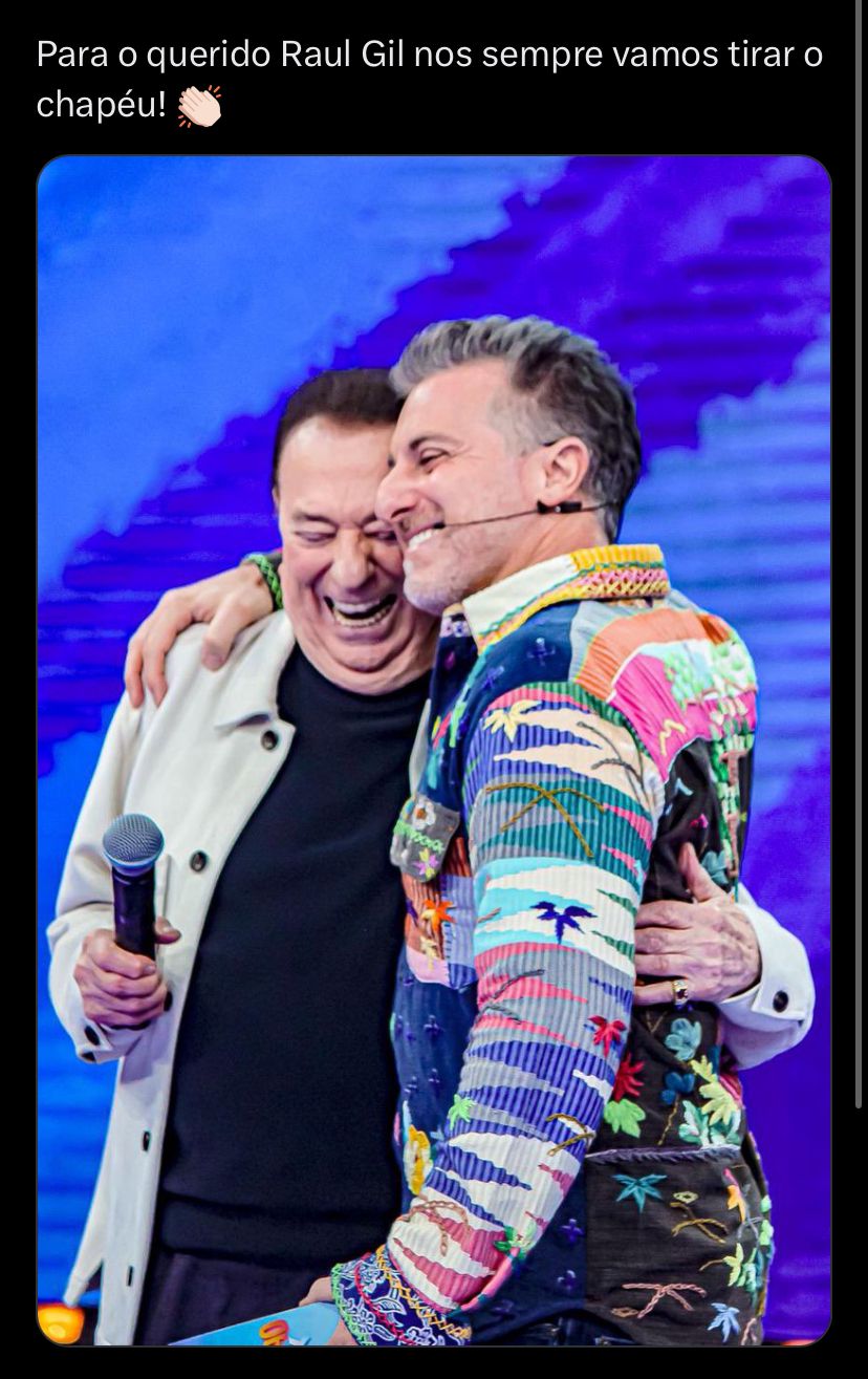 Luciano Huck homenageia Gilberto Gil