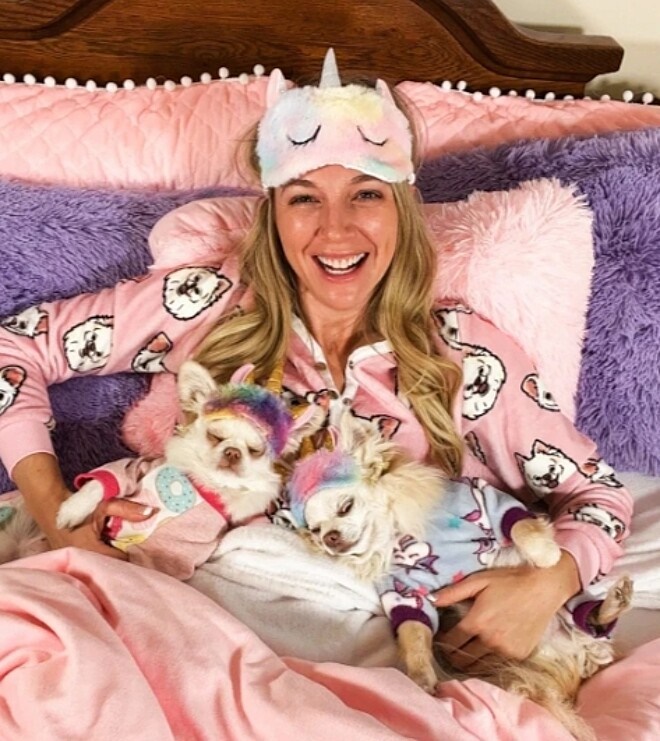 Mulher só namora quem seus chihuahuas aprovarem: "confio na intuição deles"