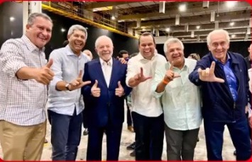 politicos em ato de lula