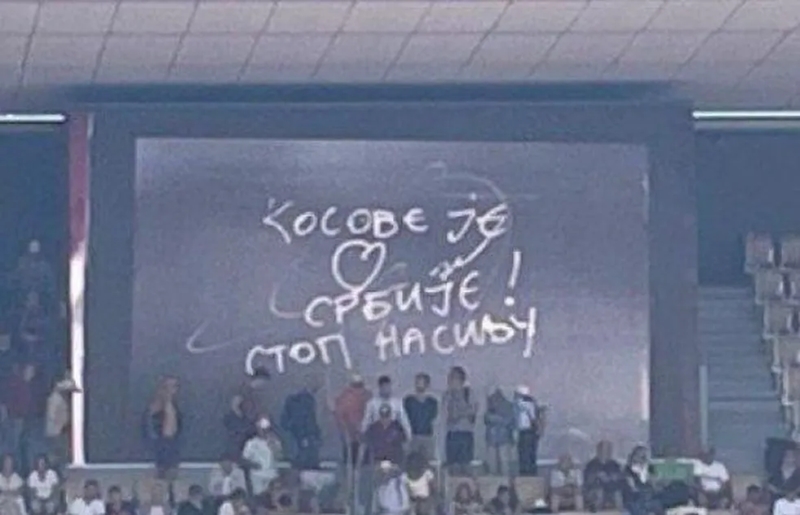 O tenista Djokovic escreveu o relato na lente de uma câmera. Foto: Reprodução/Redes Sociais