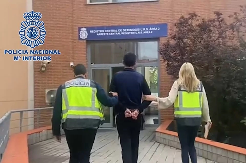 A polícia espanhola alegou que os suspeitos possuem entre 19 e 24 anos. Foto: Reprodução/Polícia Nacional da Espanha/Twitter