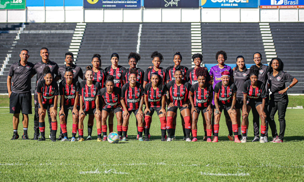 Time feminino do Vitória, perto do acesso para Série A2