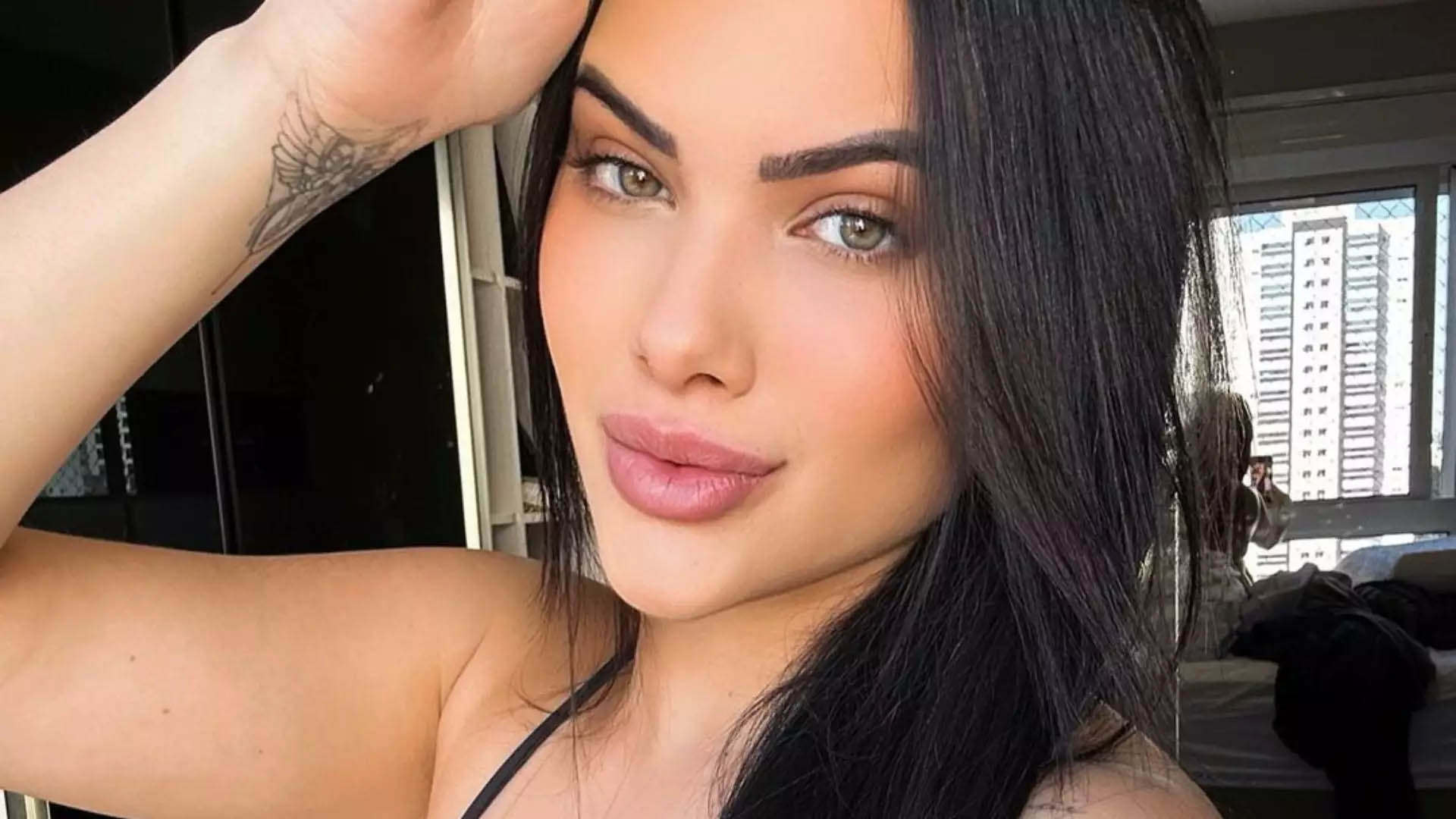 Recaída? Emily Garcia é flagrada na cama do ex-marido acusado de agressão