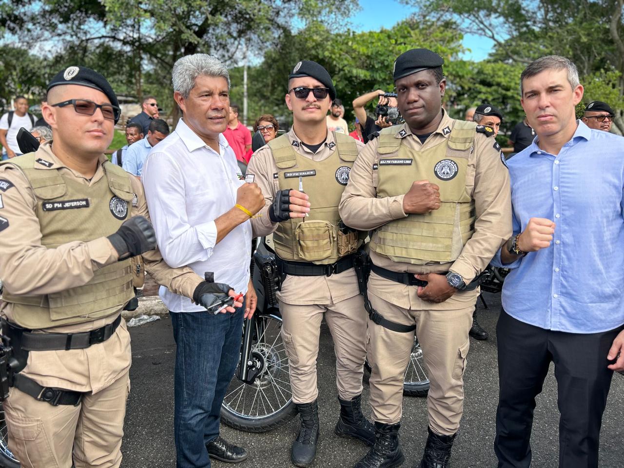 Governador do Estado e secretário da segurança pública juntos em entrega de equipamentos para PM e Cicom 