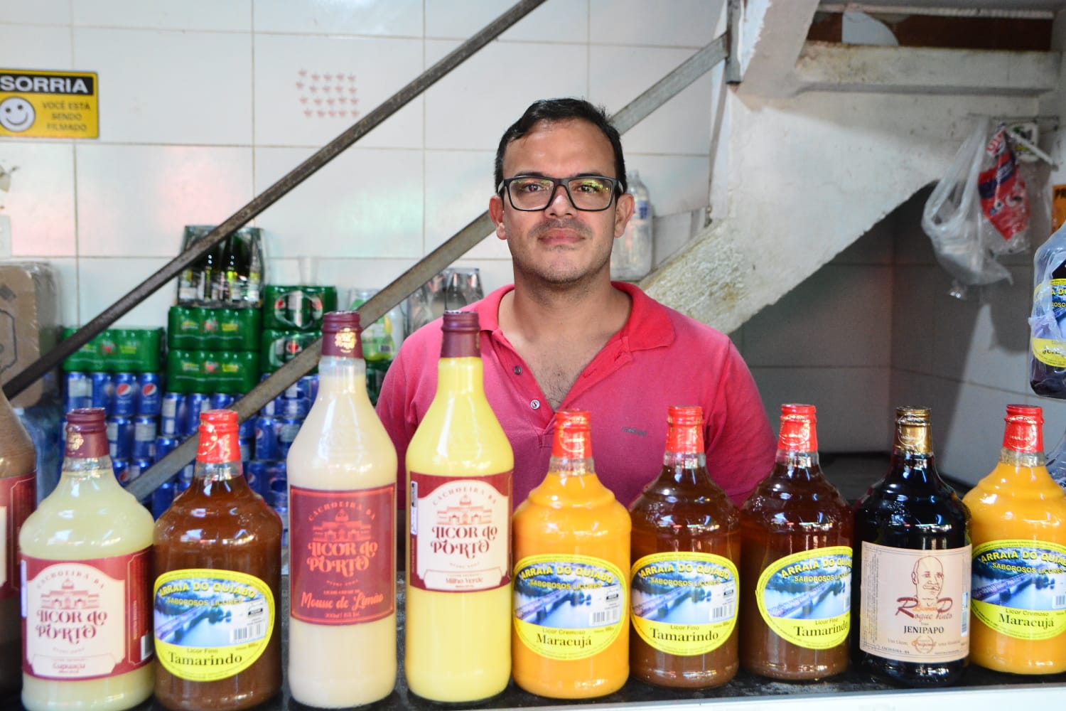 Zeca Oliveira conta que a venda do licor está muito boa 