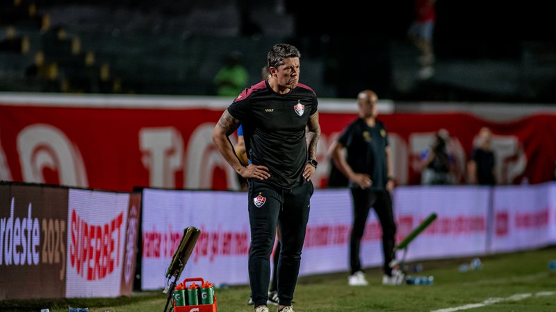 Thiago Carpini também já foi expulso na Série A deste ano - Victor Ferreira/EC Vitória 