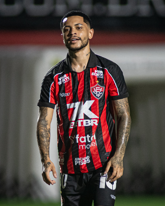 Matheuzinho após ser expulso contra o Vasco - Victor Ferreira/ EC Vitória 