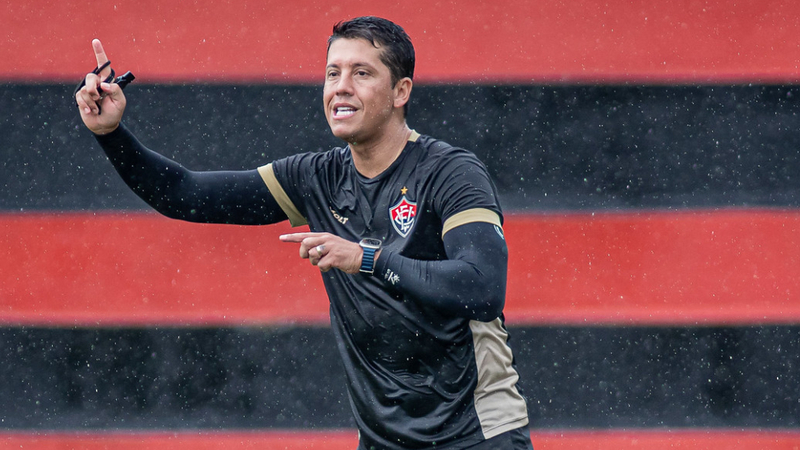 Carpini durante um treinamento - Victor Ferreira/ EC Vitória