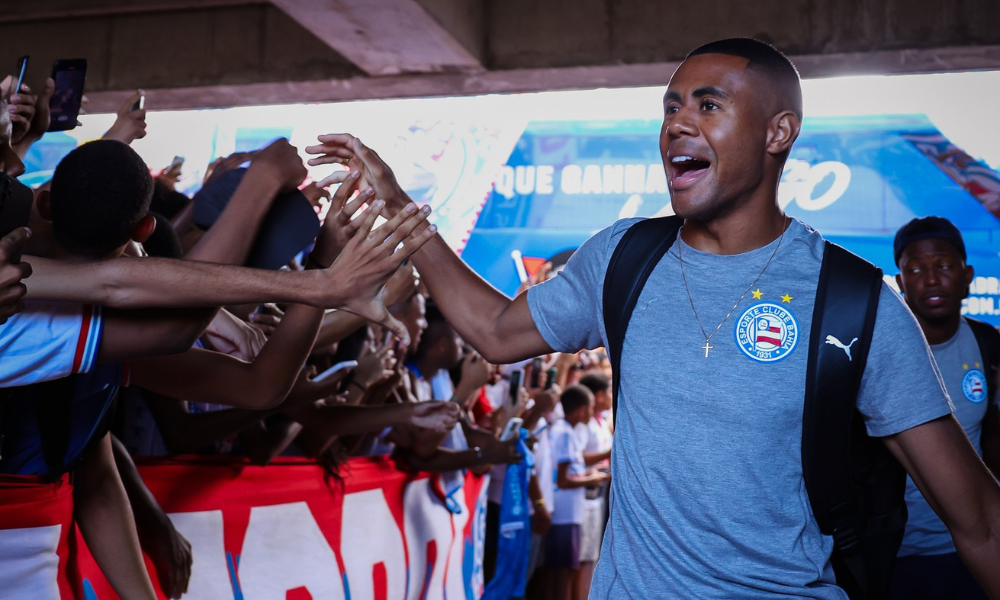 Erick na recepção da torcida do Bahia, no Aeroporto de Salvador