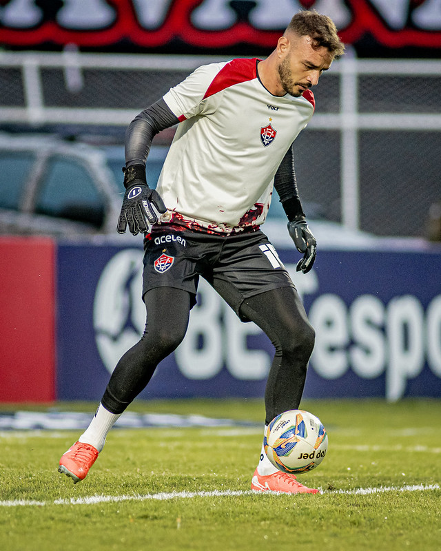 Gabriel Vasconcelos, em aquecimento na semifinal do Baianão 2025