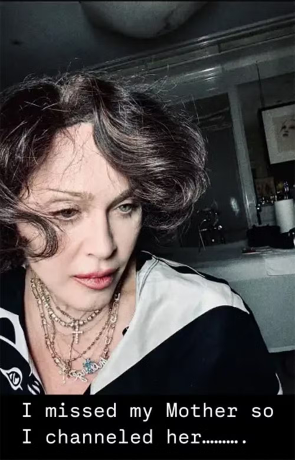 Madonna fica morena para homenagear a mãe, Madonna Louise Ciccone (1933-1963) — Foto: Reprodução/Instagram