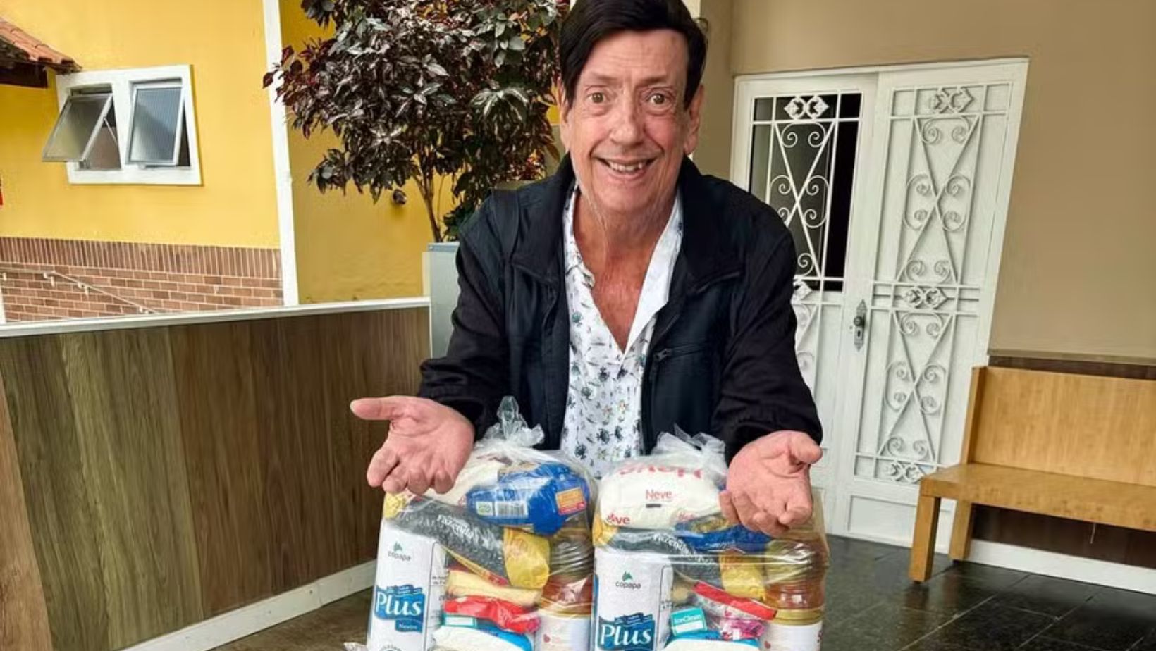 Apresentadora da Globo envia cestas básicas para Marcos Oliveira e ator ...