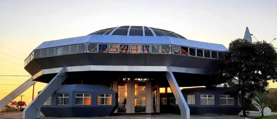 Foto do Memorial do ET de Varginha, projetado para divulgar o Incidente Ufológico de Varginha