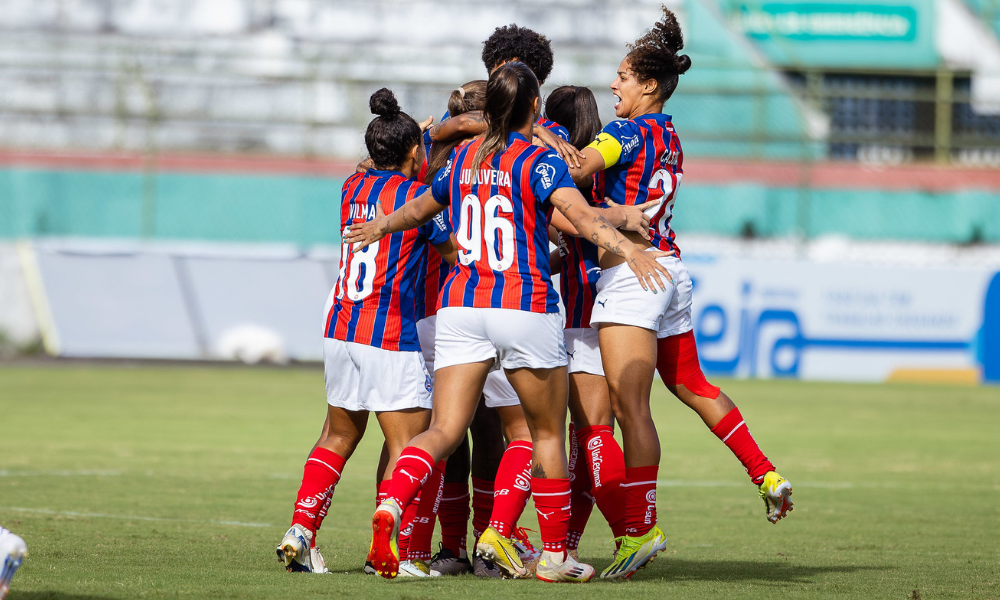 Jogadoras do Bahia comemorando gol contra o São Paulo