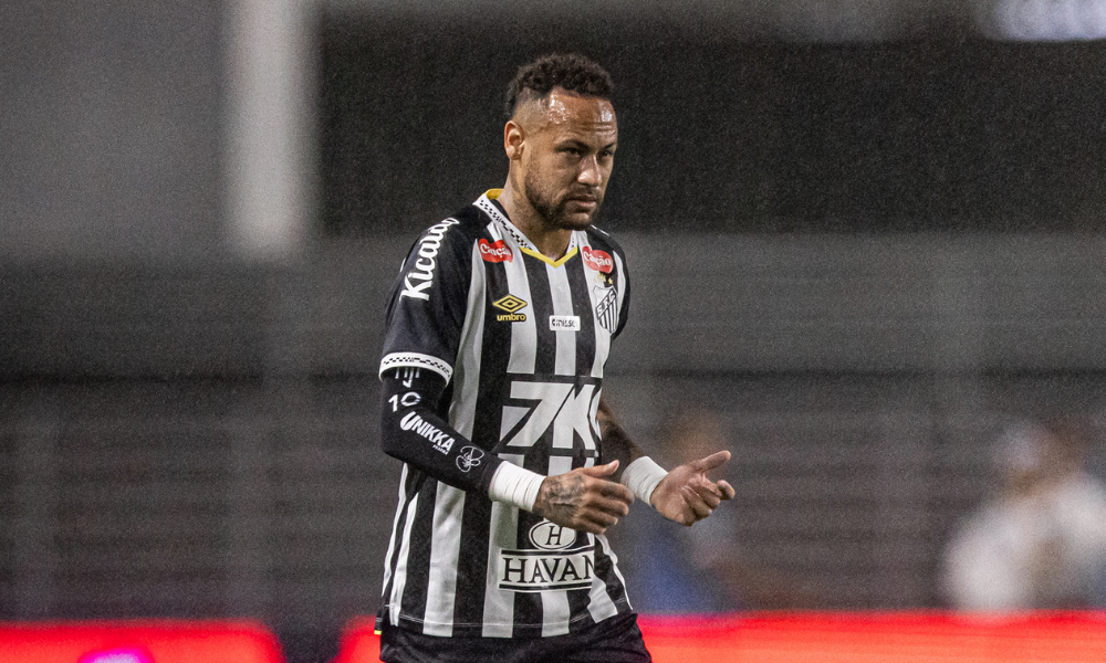 Neymar em ação na partida contra o CRB, pela Copa do Brasil