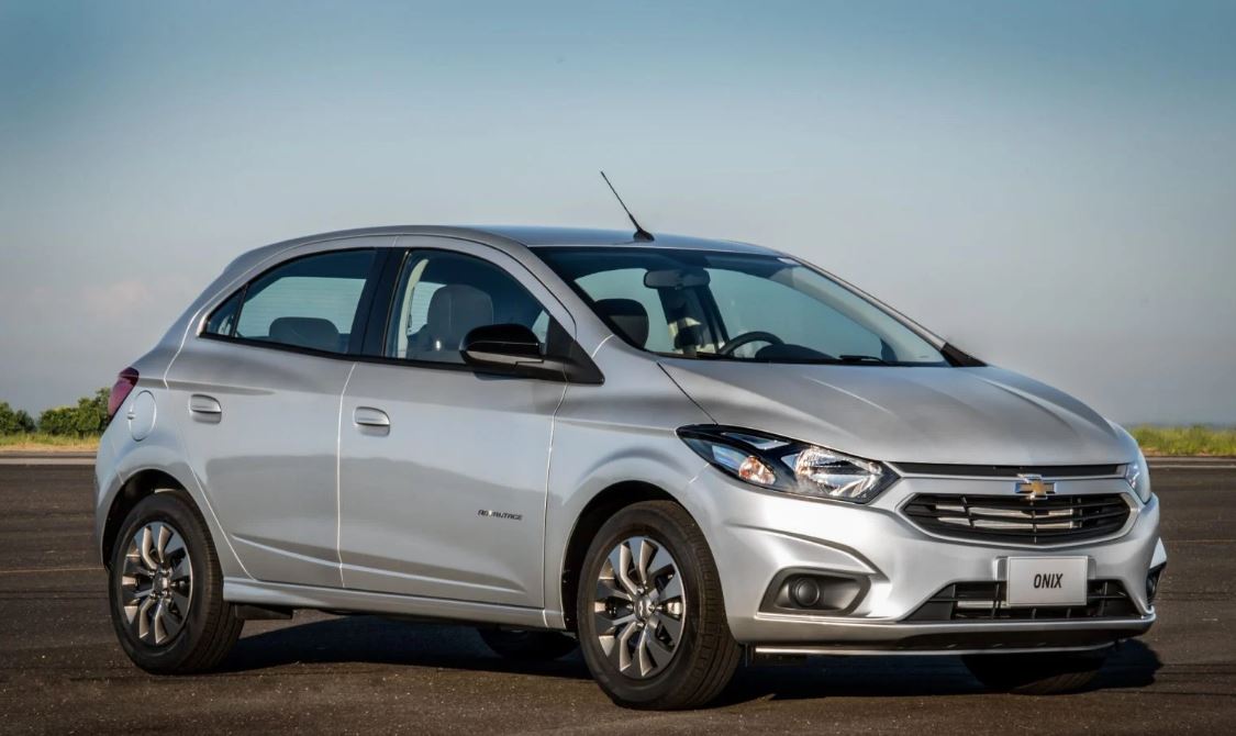 Chevrolet Onix Cinza