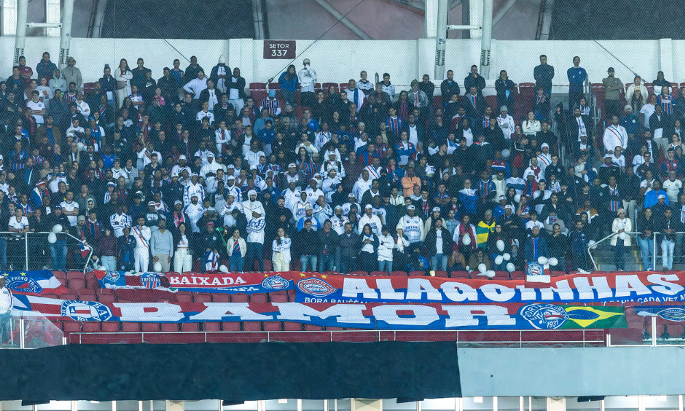 Torcida do Bahia presente no Beira-Rio, contra o Internacional