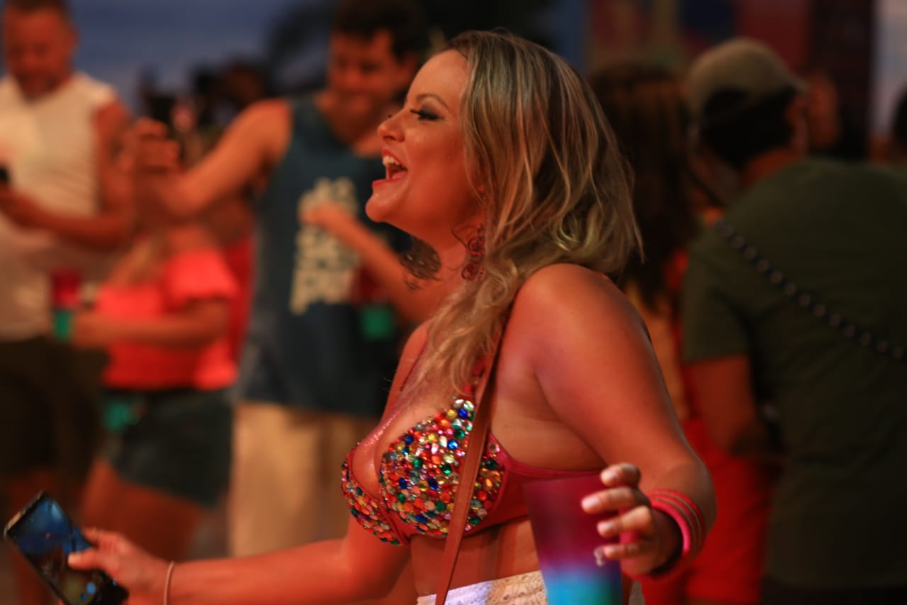 Foliões curtiram o show no Clube Espanhol